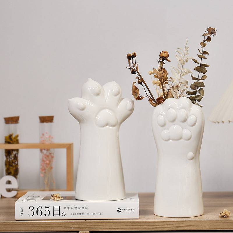 Enhance your living room with simple ceramic vases, perfect for elegant flower arrangements. Add a touch of style to your home furnishings today!